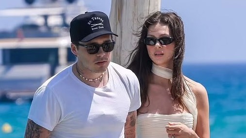 Pháp: Con dâu nhà David Beckham đi nghỉ mát cùng phong cách thời trang khoe dáng thanh mảnh