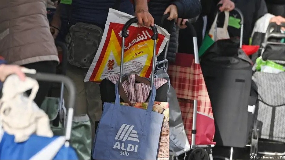 Sức ép từ dòng người di cư  và câu chuyện của các điểm phát thực phẩm từ thiện của Đức