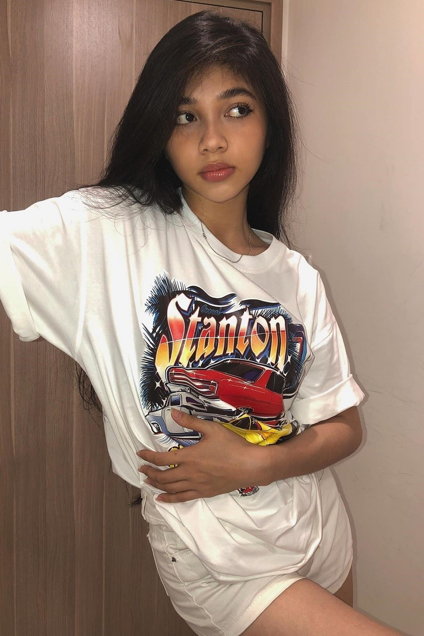 Người đẹp không tô vẽ quá đậm mà thường chỉ dùng son màu nhẹ nhàng kết hợp kiểu makeup trong suốt.