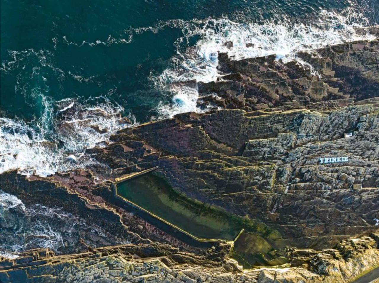 Những 'hồ bơi' nước mặn ấn tượng nhất thế giới