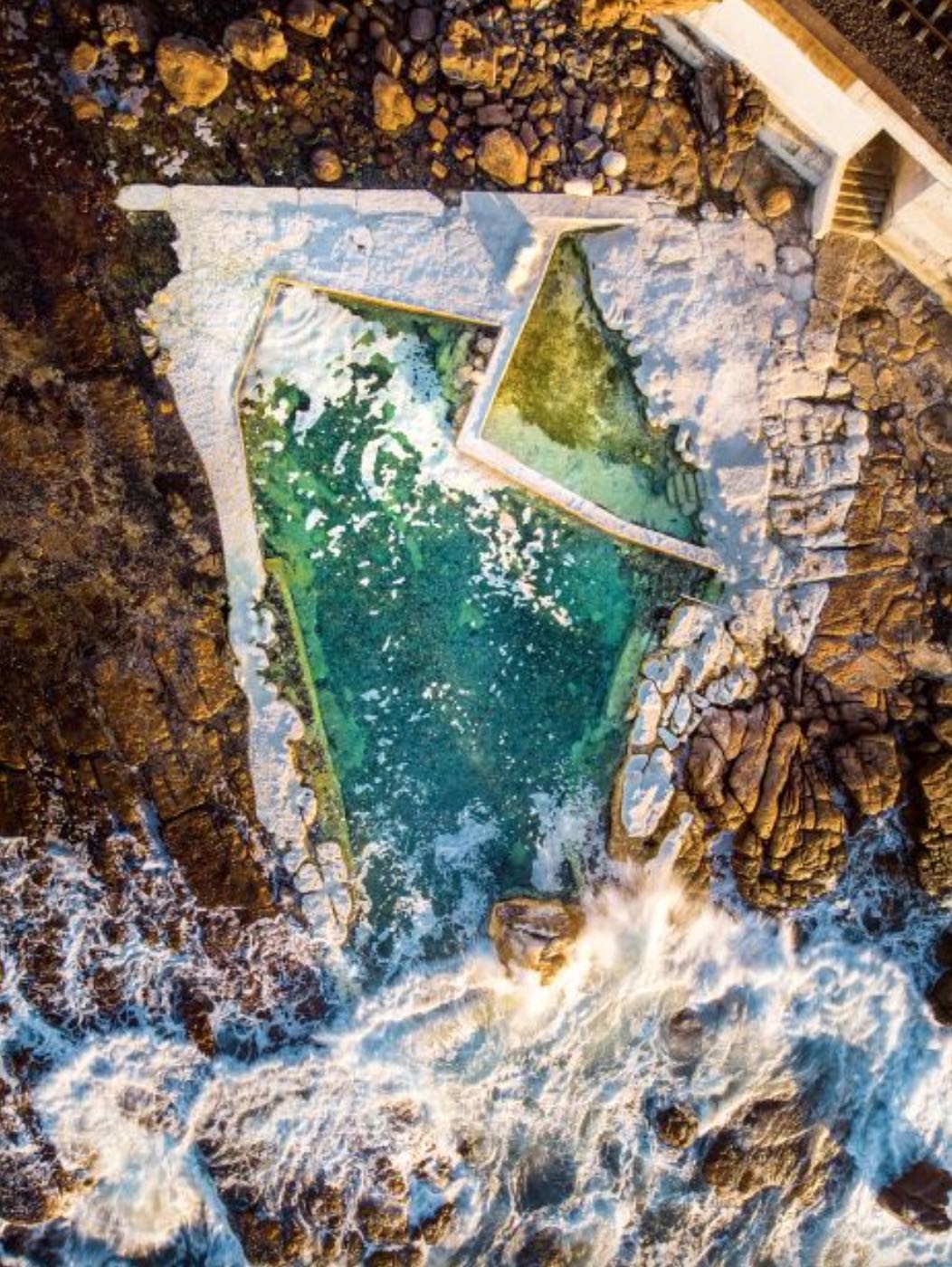 Những 'hồ bơi' nước mặn ấn tượng nhất thế giới