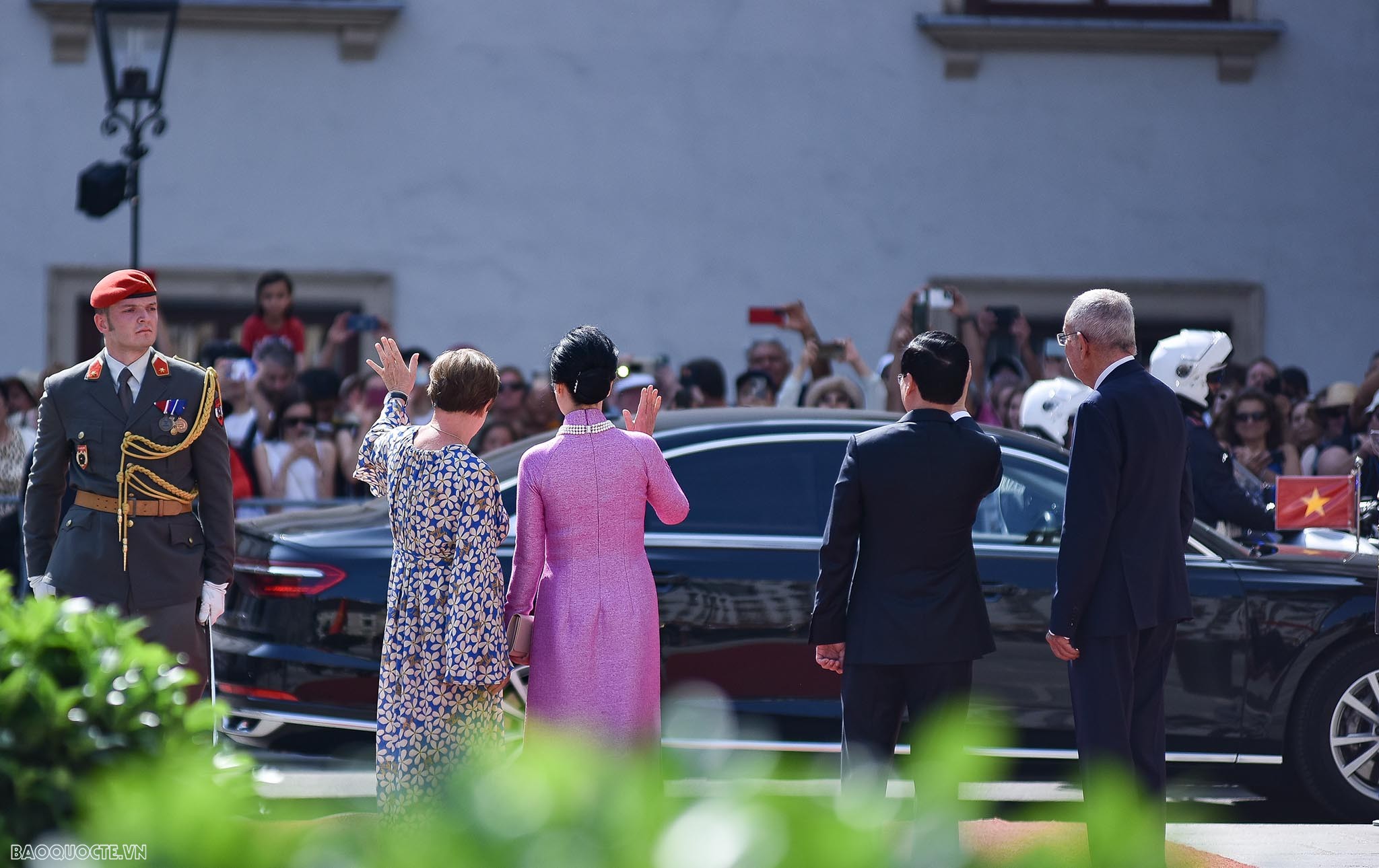 Lễ đón chính thức Chủ tịch nước và Phu nhân tại Phủ Tổng thống Áo