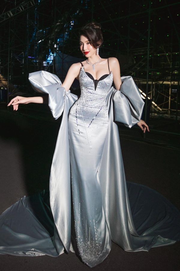 Hoa hậu Thùy Tiên