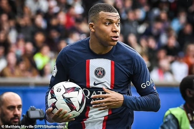 Al Hilal đề nghị mức lương hấp dẫn, Kylian Mbappe vẫn chọn ở lại thêm 1 năm với PSG