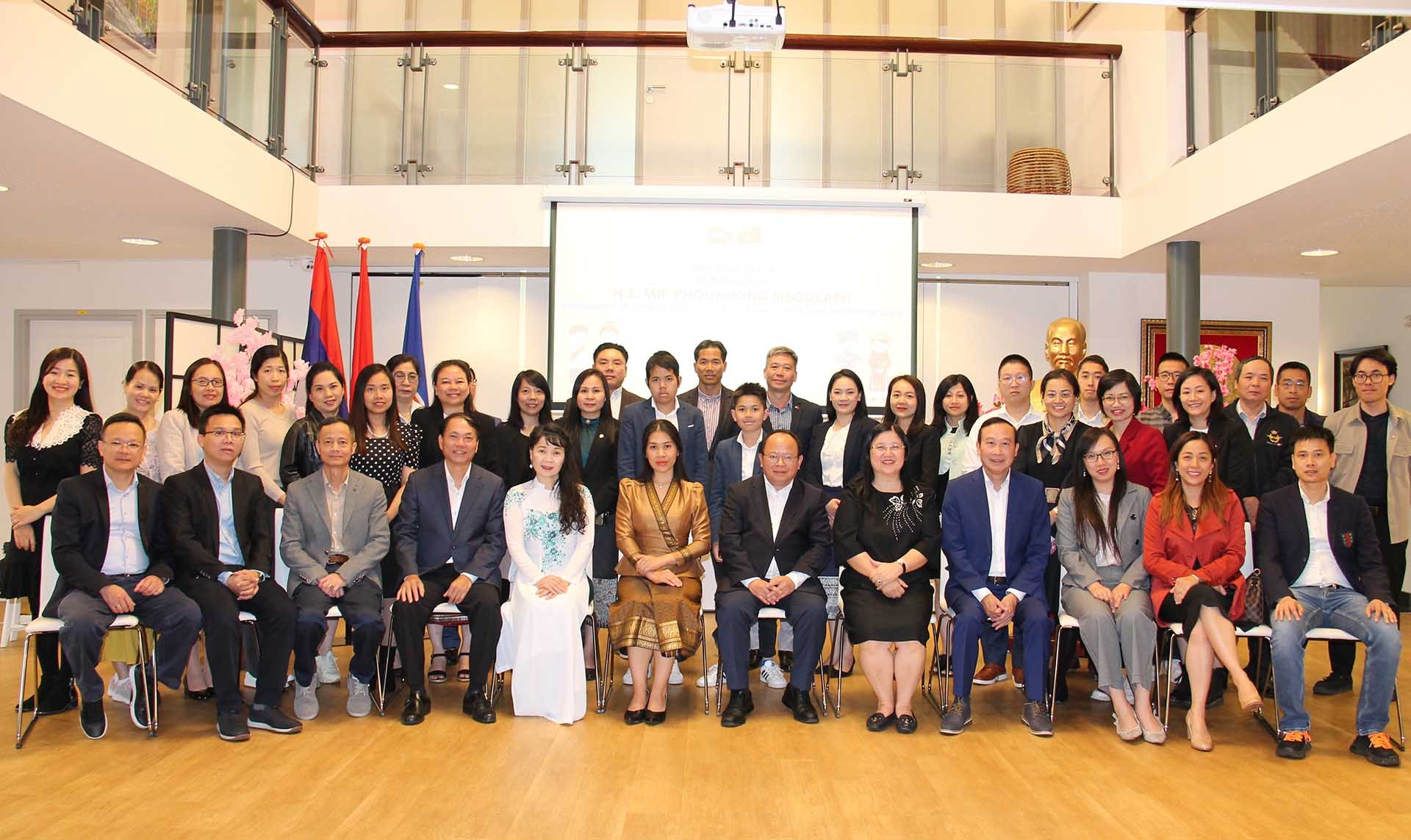 Gặp gỡ chia tay Đại sứ Lào tại Bỉ, kiêm nhiệm Hà Lan, Luxembourg Gặp gỡ chia tay Đại sứ Lào tại Bỉ, kiêm nhiệm Hà Lan, Luxembourg