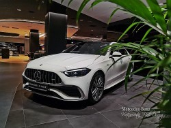 Cận cảnh Mercedes-AMG C43 4Matic tại đại lý, với giá bán 2,96 tỷ đồng
