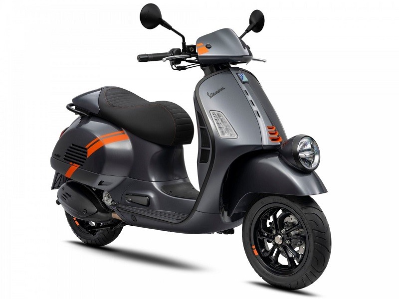 Piaggio Vespa GTV 2023 với thiết kế kiểu dáng thể thao.