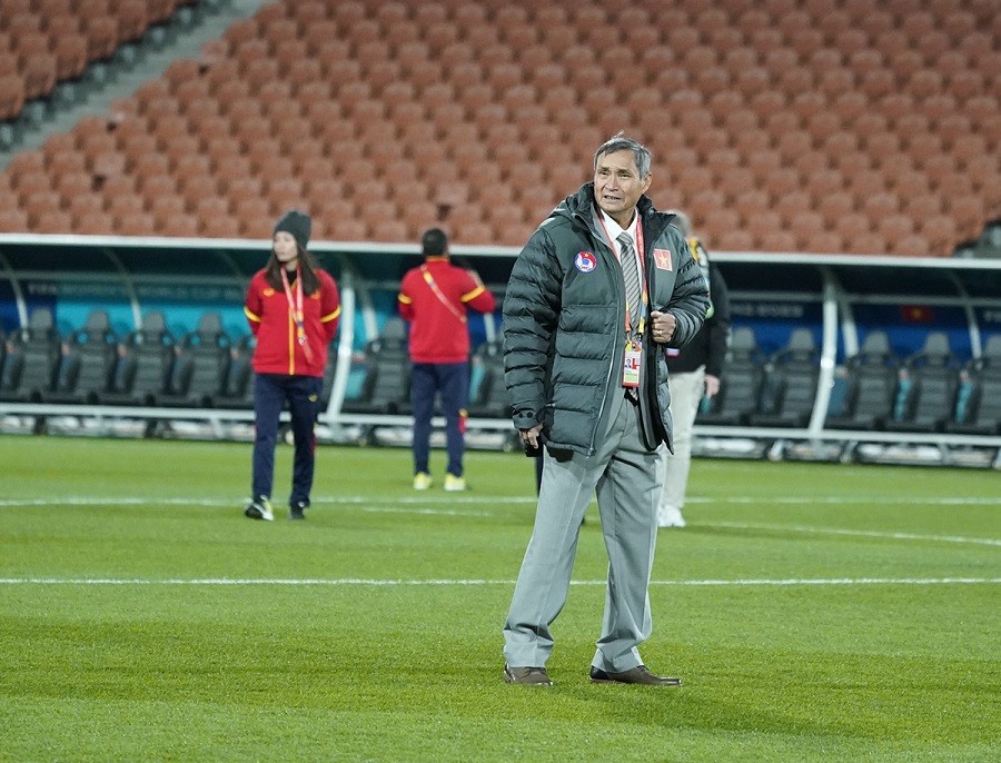 SVĐ Waikato, TP. Hamilton, New Zealand là nơi diễn ra trận đấu giữa tuyển nữ Việt Nam và Bồ Đào Nha ở lượt thứ hai bảng E World Cup 2023. Để đảm bảo chất lượng chuyên môn cho các trận đấu, ban tổ chức giải không bố trí tập trên sân thi đấu. Thay vào đó, thầy trò HLV Mai Đức Chung được bố trí một buổi tham quan để làm quen sân. (Ảnh: Nguyễn Ngũ) SVĐ Waikato, TP. Hamilton, New Zealand là nơi diễn ra trận đấu giữa tuyển nữ Việt Nam và Bồ Đào Nha ở lượt thứ hai bảng E World Cup 2023. Để đảm bảo chất lượng chuyên môn cho các trận đấu, ban tổ chức giải không bố trí tập trên sân thi đấu. Thay vào đó, thầy trò HLV Mai Đức Chung được bố trí một buổi tham quan để làm quen sân. (Ảnh: Nguyễn Ngũ)