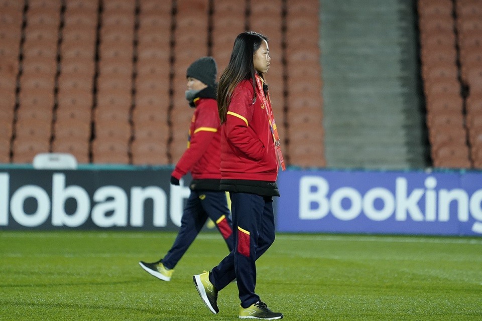 Tiền đạo Huỳnh Như là cầu thủ được chú ý nhất trong trận đấu giữa Việt Nam và Bồ Đào Nha. Cô vừa trải qua một mùa giải khá ấn tượng trong màu áo Lank FC khi ghi được 7 bàn thắng sau 14 trận đấu cho đội bóng Bồ Đào Nha. (Ảnh: Nguyễn Ngũ) Tiền đạo Huỳnh Như là cầu thủ được chú ý nhất trong trận đấu giữa Việt Nam và Bồ Đào Nha. Cô vừa trải qua một mùa giải khá ấn tượng trong màu áo Lank FC khi ghi được 7 bàn thắng sau 14 trận đấu cho đội bóng Bồ Đào Nha. (Ảnh: Nguyễn Ngũ)