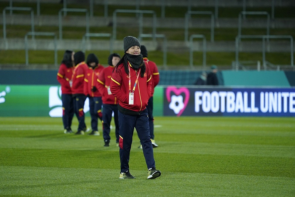 Trung vệ Chương Thị Kiều vừa trở lại thi đấu sau một năm phẫu thuật đầu gối cả hai chân. Cô được HLV Mai Đức Chung tung vào sân ở hiệp hai trận thua 0-3 trước Mỹ hôm 22/7. (Ảnh: Nguyễn Ngũ) Trung vệ Chương Thị Kiều vừa trở lại thi đấu sau một năm phẫu thuật đầu gối cả hai chân. Cô được HLV Mai Đức Chung tung vào sân ở hiệp hai trận thua 0-3 trước Mỹ hôm 22/7. (Ảnh: Nguyễn Ngũ)