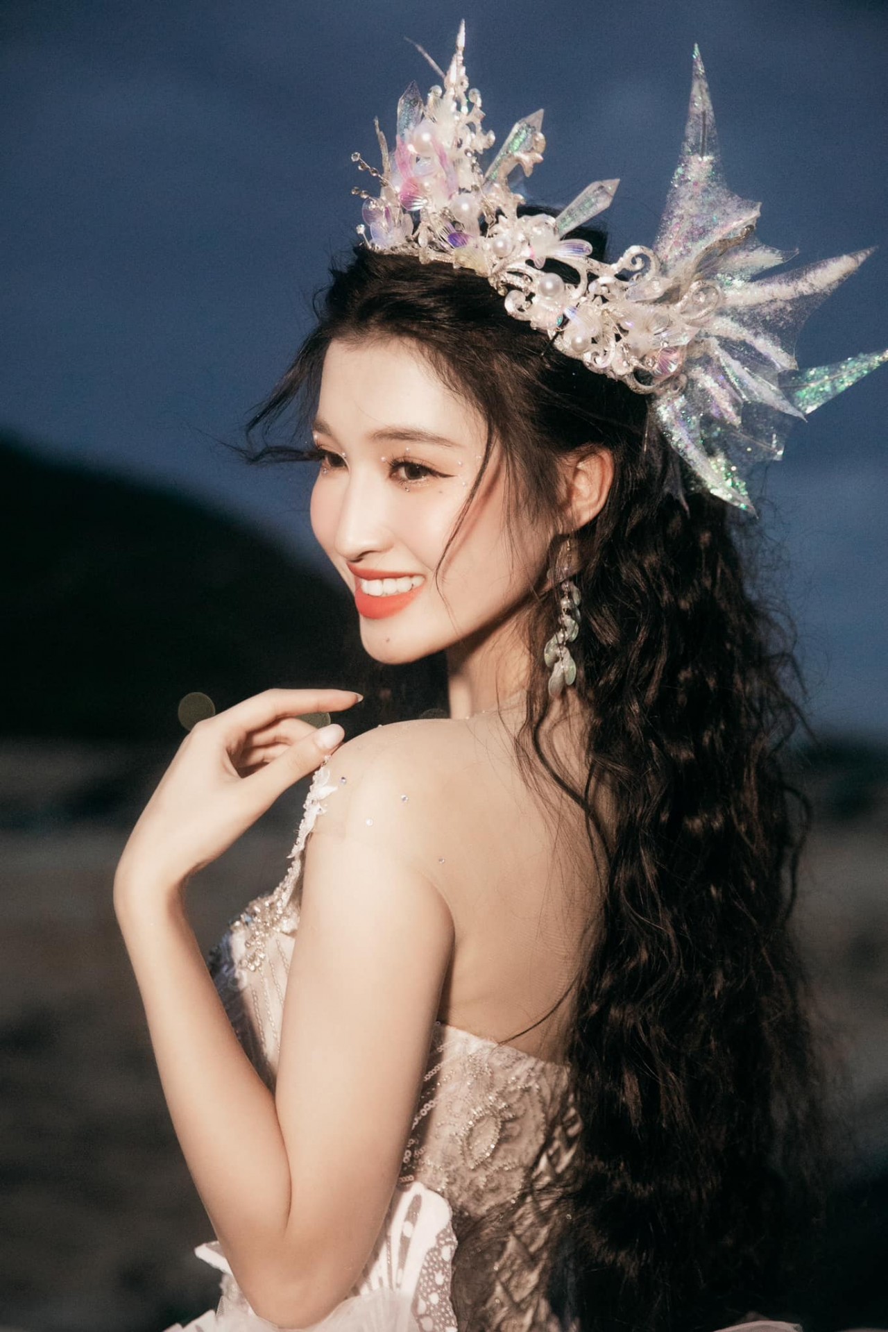 Phương Nhi lộng lẫy như nữ hoàng