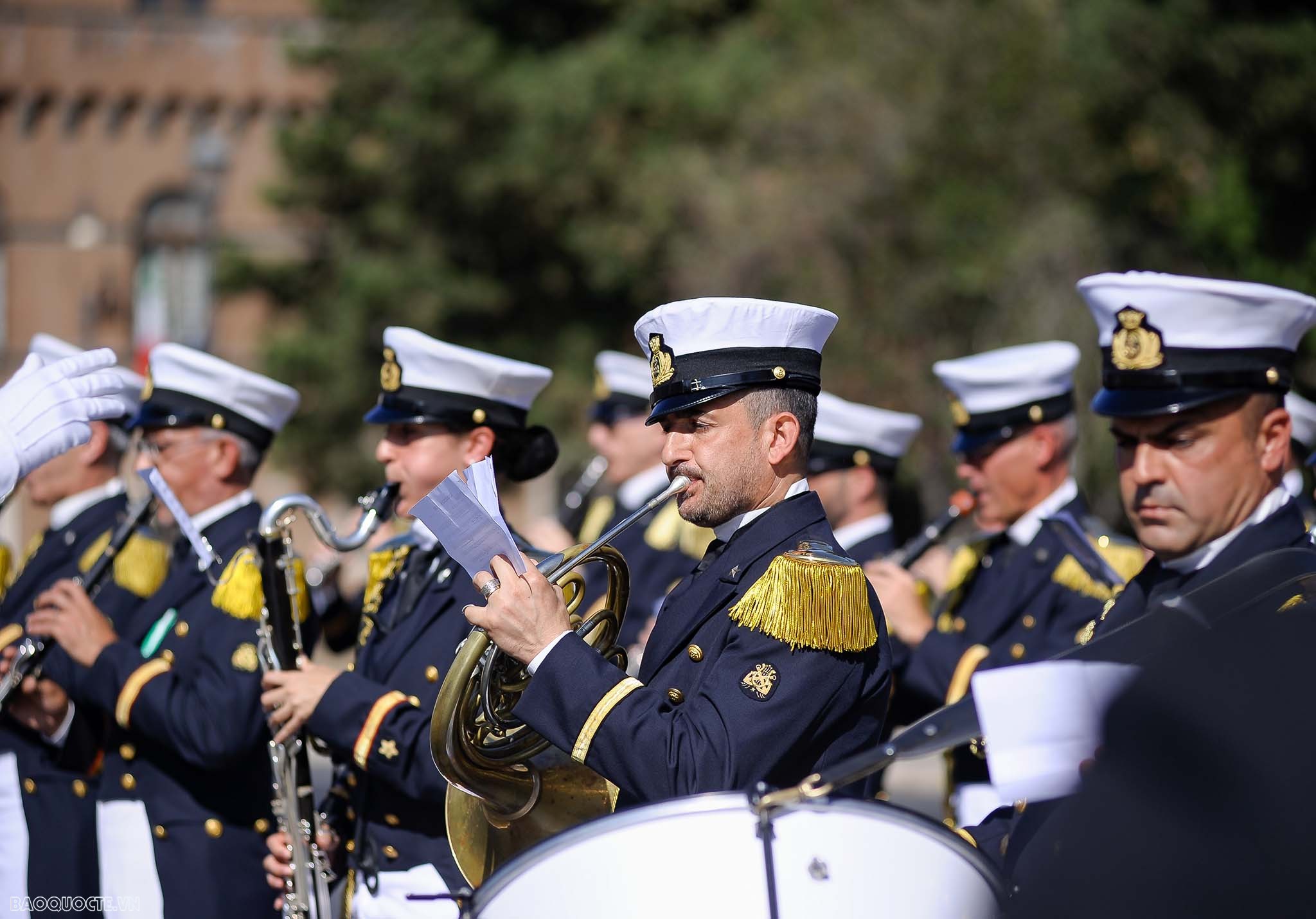 Chủ tịch nước và phu nhân đặt vòng hoa tại Đài Tổ quốc Chủ tịch nước và phu nhân đặt vòng hoa tại Đài Tổ quốc