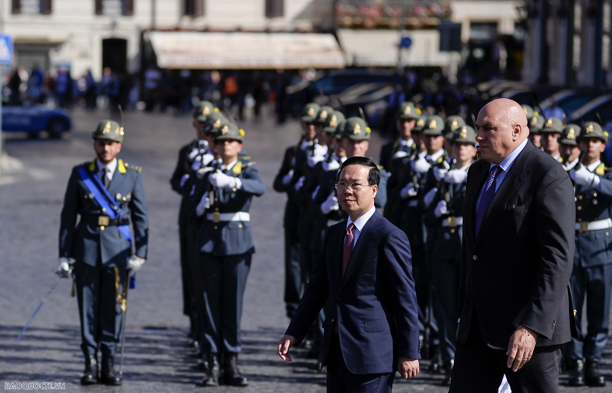 Hình ảnh Chủ tịch nước và phu nhân đặt vòng hoa tại Đài Tổ quốc Chủ tịch nước và phu nhân đặt vòng hoa tại Đài Tổ quốc
