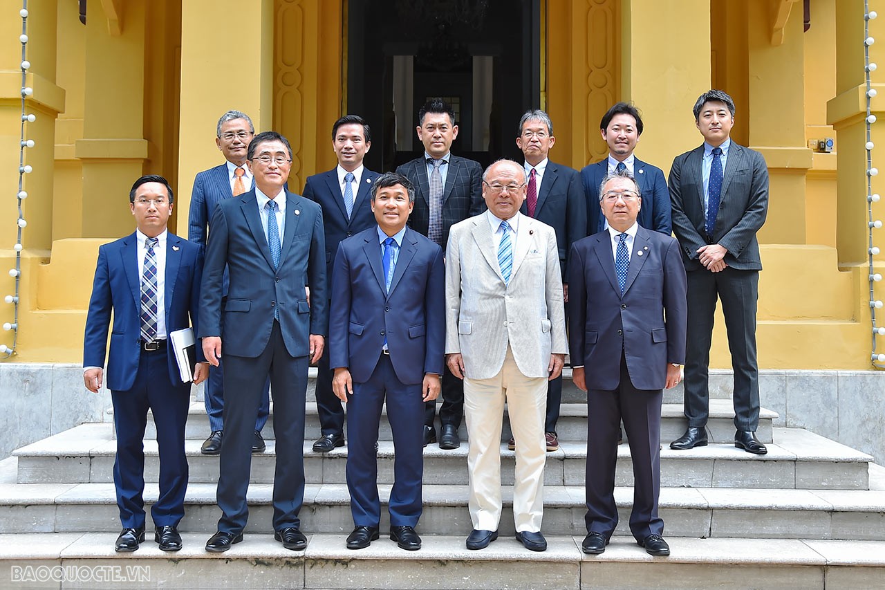 Thứ trưởng Thường trực Nguyễn Minh Vũ tiếp Cố vấn đặc biệt Liên minh Nghị sỹ hữu nghị Nhật-Việt Takebe Tsutomu