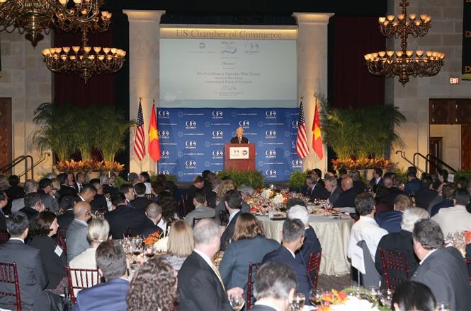 Tối 8/7/2015 theo giờ địa phương, tại Thủ đô Washington D.C, Tổng Bí thư Nguyễn Phú Trọng trao đổi với đại diện cộng đồng doanh nghiệp Hoa Kỳ, do Phòng Thương mại Hoa Kỳ (USCC) và Hội đồng Kinh doanh Hoa Kỳ - ASEAN (USABC) tổ chức. (Nguồn: TTXVN)