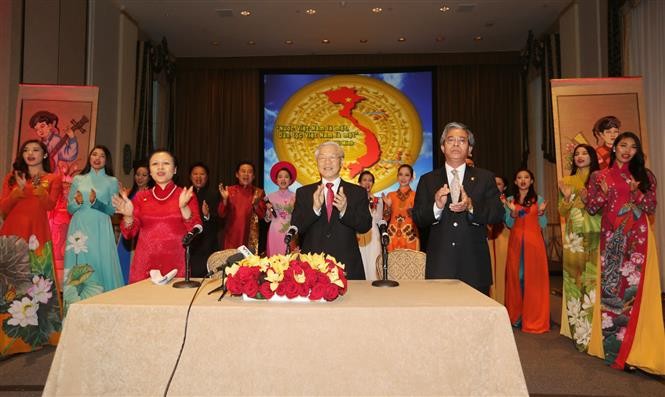 Tối 9/7/2015 theo giờ địa phương, tại thành phố New York, Tổng Bí thư Nguyễn Phú Trọng gặp gỡ đại diện cộng đồng người Việt và lưu học sinh tại Hoa Kỳ. (Nguồn: TTXVN)