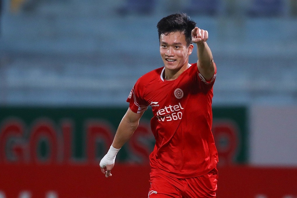 Hoàng Đức góp công lớn vào chiến thắng của Viettel khi lập cú đúp ở các phút 69 và 90+2.