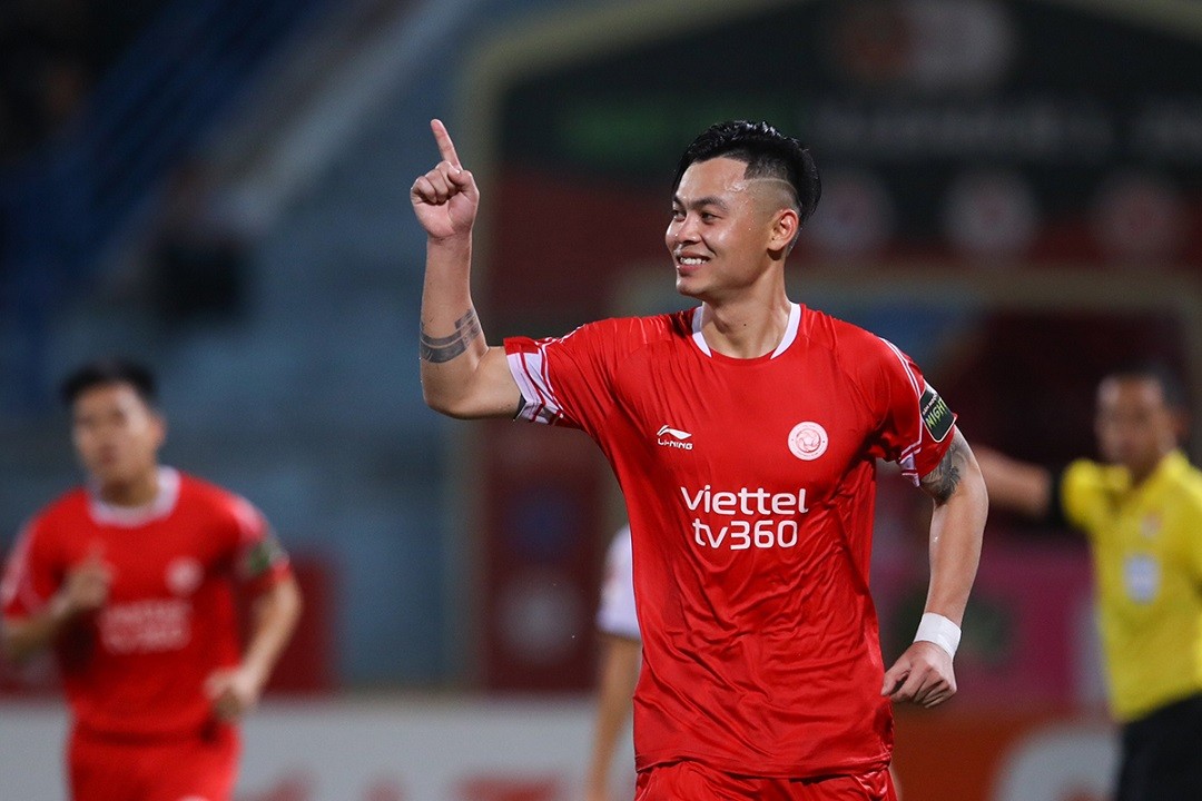  Đức Chiến là người ấn định chiến thắng cho Viettel với pha đá phạt đền thành công ở phút 90+14.