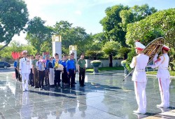 Chi đoàn giảng viên Học viện Ngoại giao tri ân các anh hùng liệt sĩ