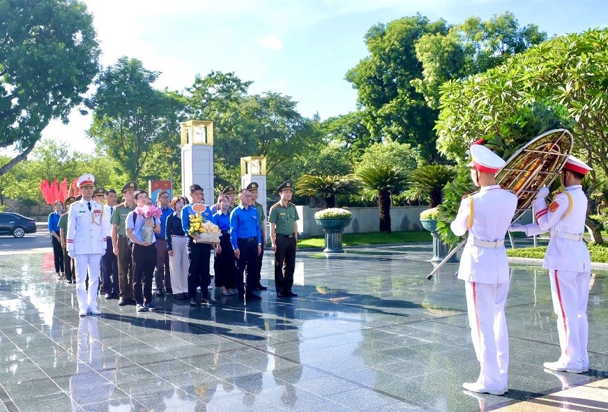 Tuổi trẻ Đoàn thanh niên Giảng viên Học viện ngoại giao tri ân các anh hùng liệt sỹ