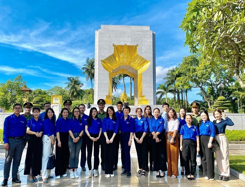 Tuổi trẻ Đoàn thanh niên Giảng viên Học viện ngoại giao tri ân các anh hùng liệt sỹ