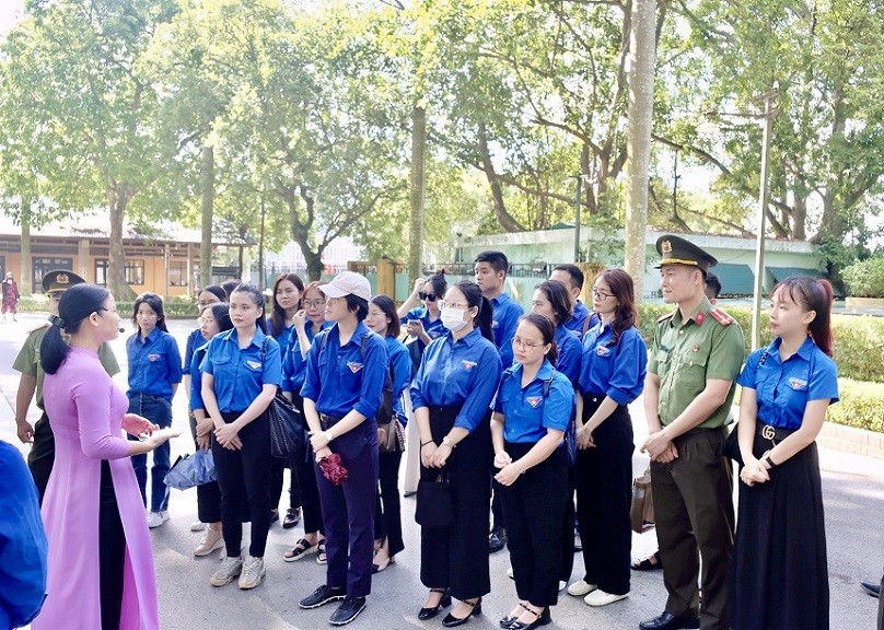 Tuổi trẻ Đoàn thanh niên Giảng viên Học viện ngoại giao tri ân các anh hùng liệt sỹ