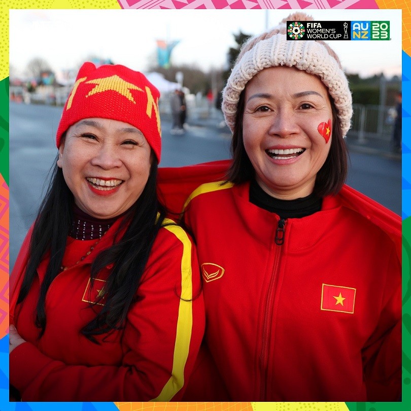 Có khá đông CĐV từ trong nước bay sang New Zealand, cùng với người hâm mộ sinh sống tại nước bạn đến sân để cổ vũ cho Huỳnh Như, Thanh Nhã và các đồng đội. 