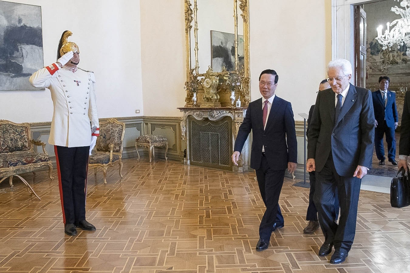 Tổng thống Italy và con gái chủ trì lễ tiễn chính thức Chủ tịch nước Võ Văn Thưởng và Phu nhân Tổng thống Italy và con gái chủ trì lễ tiễn chính thức Chủ tịch nước Võ Văn Thưởng và Phu nhân