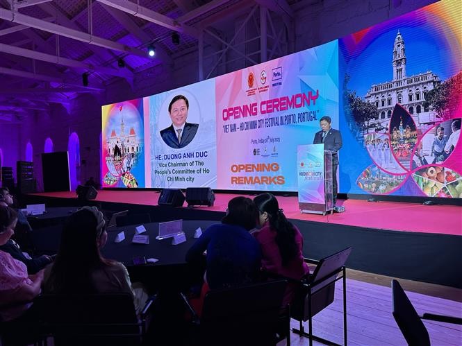 Lễ hội Việt Nam - Thành phố Hồ Chí Minh tại Bồ Đào Nha - nơi hội tụ tinh hoa của di sản Việt Nam. (Nguồn: TTXVN) Lễ hội Việt Nam - Thành phố Hồ Chí Minh tại Bồ Đào Nha - nơi hội tụ tinh hoa của di sản Việt Nam. (Nguồn: TTXVN)