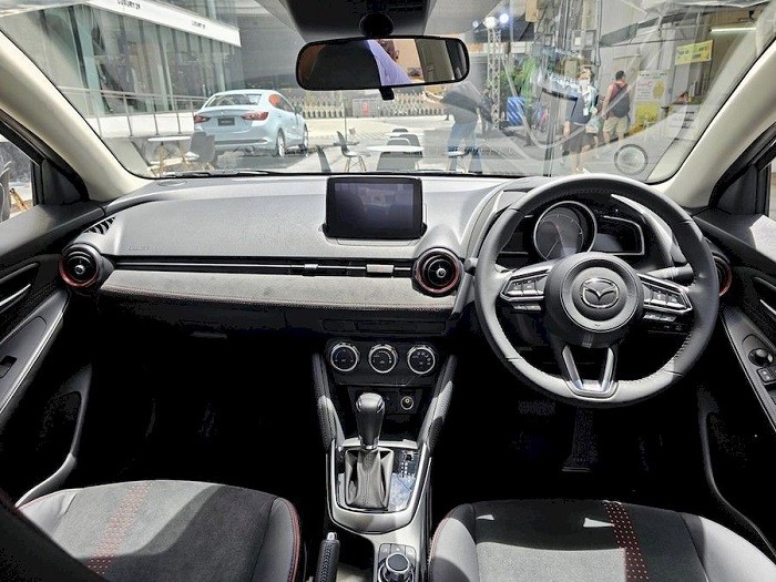 Nội thất Mazda 2 2023 tại thị trường Thái Lan. Nội thất Mazda 2 2023 tại thị trường Thái Lan.