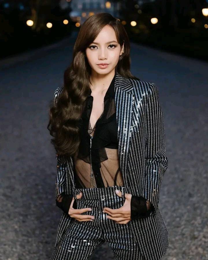 Gợi cảm như Lisa (BlackPink)