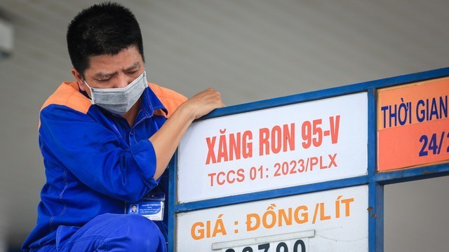 gia xang dau hom nay 161 the gioi tiep da leo doc chieu nay trong nuoc se tang lan thu 3 lien tiep