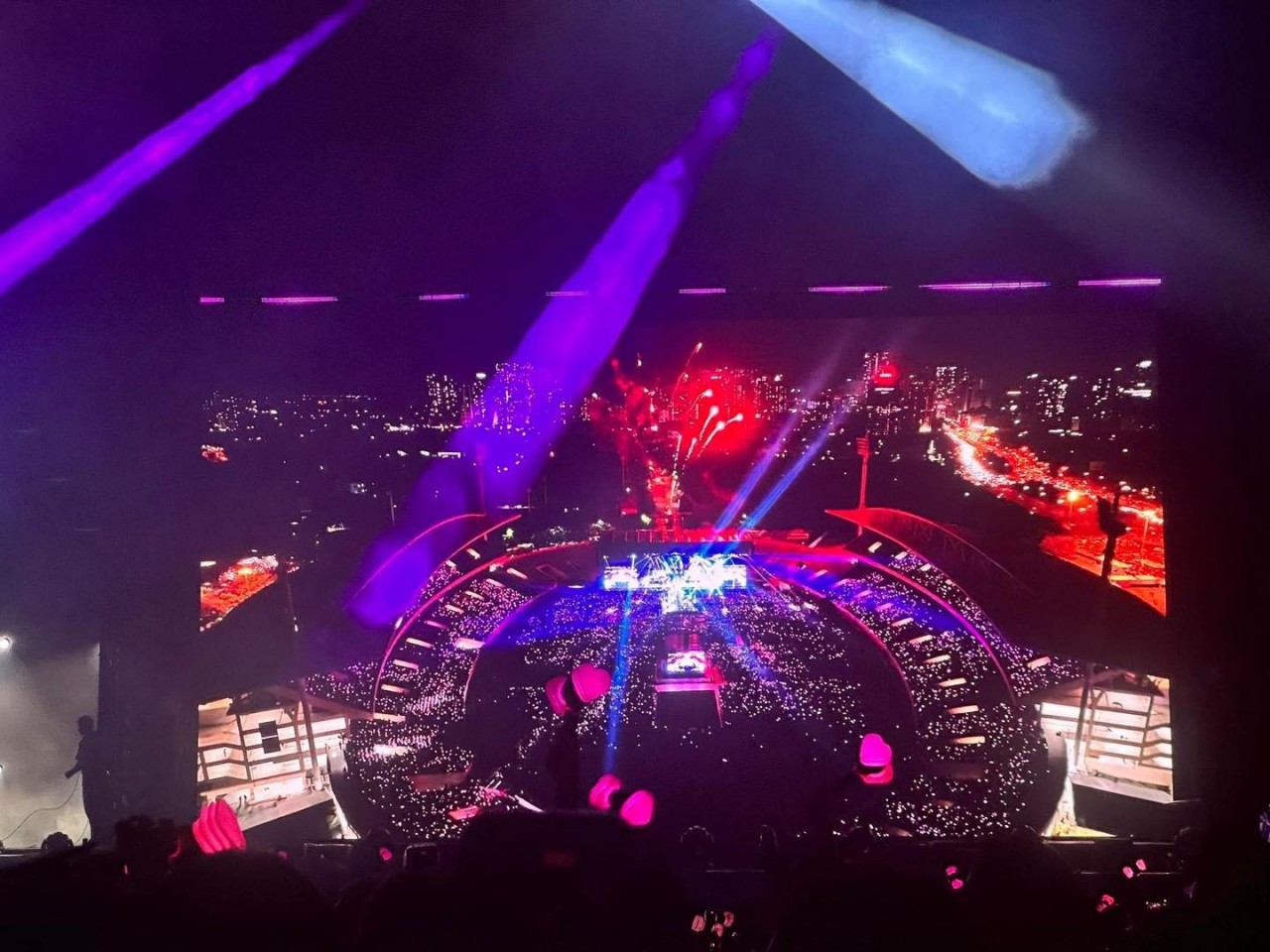 BLACKPINK với màn trình diễn đặc biệt trong đêm diễn Born Pink đầu tiên ở Việt Nam BLACKPINK với màn trình diễn đặc biệt trong đêm diễn Born Pink đầu tiên ở Việt Nam