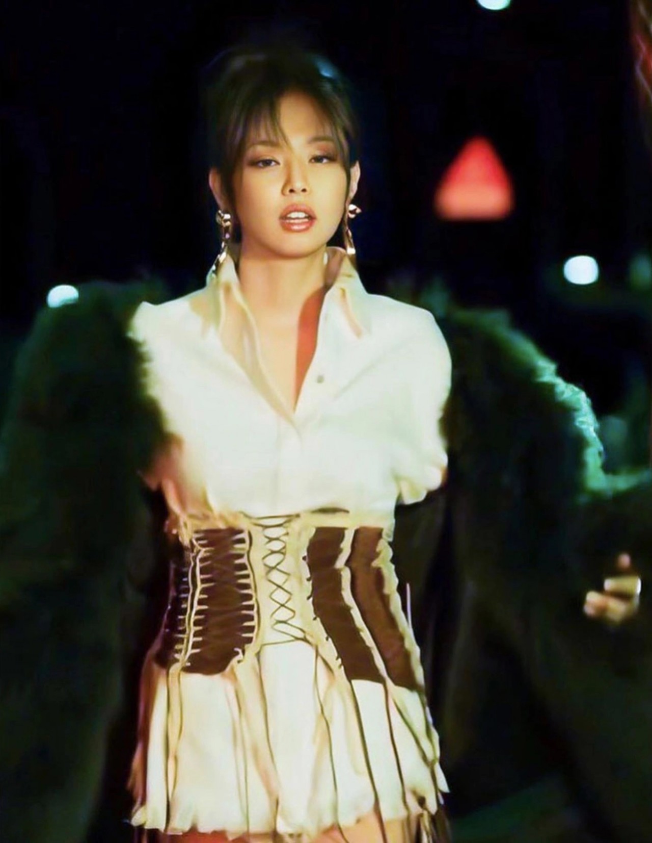 BLACKPINK diện trang phục của nhà thiết kế Việt trong đêm diễn đầu tiên ở Việt Nam BLACKPINK diện trang phục của nhà thiết kế Việt trong đêm diễn đầu tiên ở Việt Nam