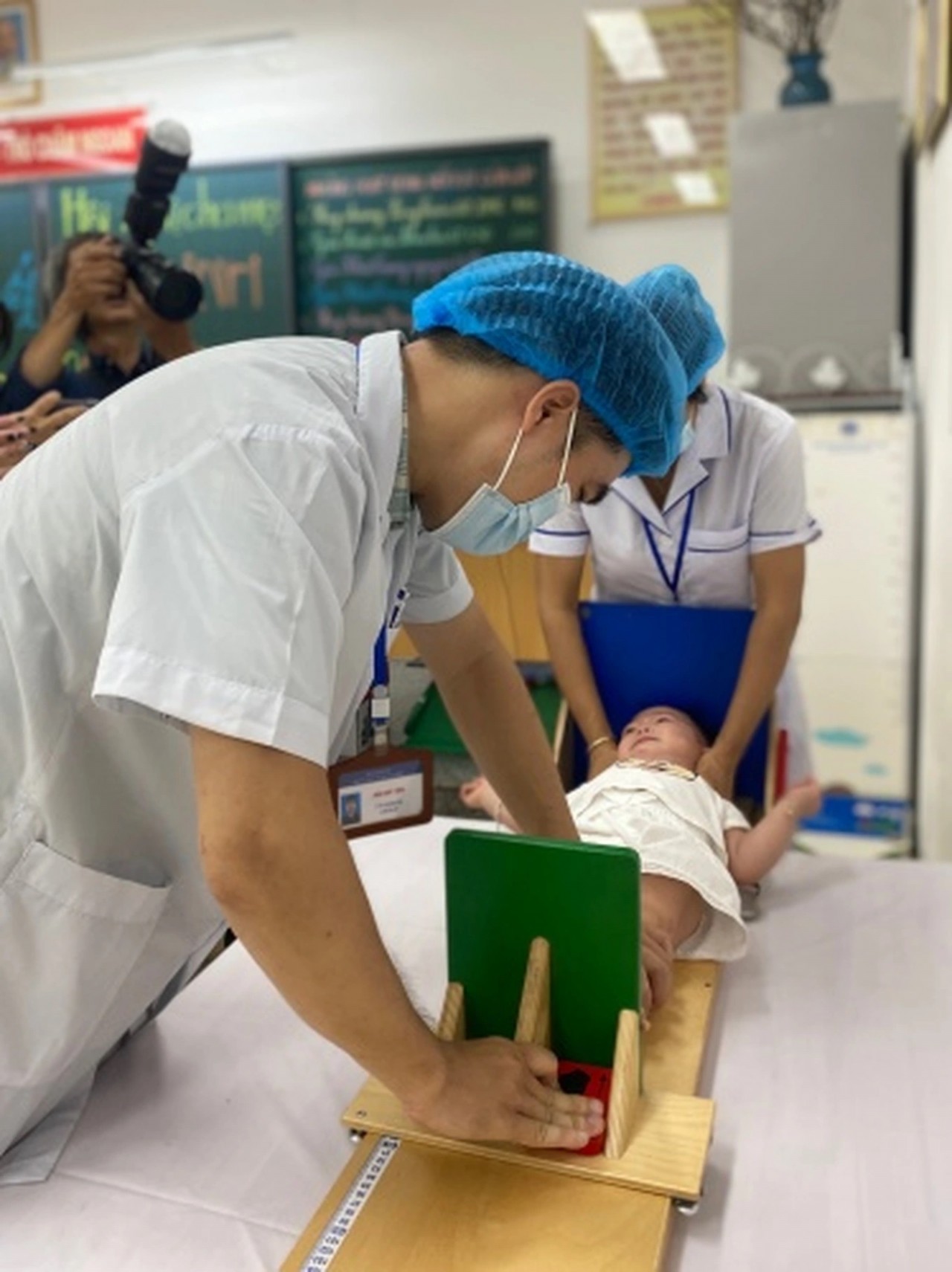 2 giai đoạn vàng phát triển chiều cao cho trẻ là 1.000 ngày đầu đời và khi dậy thì (Ảnh minh họa: Nam Phương). 2 giai đoạn vàng phát triển chiều cao cho trẻ là 1.000 ngày đầu đời và khi dậy thì (Ảnh minh họa: Nam Phương).