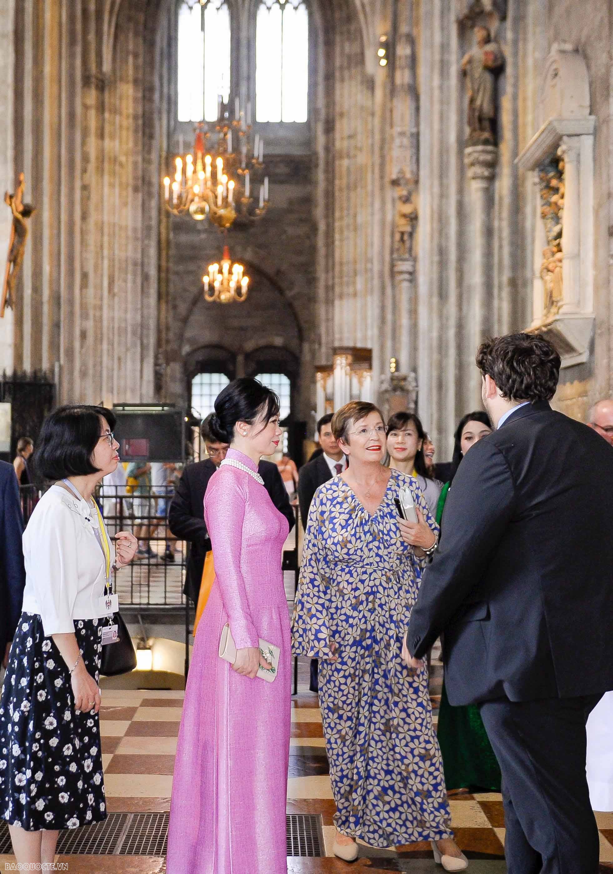 Phu nhân Chủ tịch nước tìm hiểu văn hoá, lịch sử đặc trưng của Áo và Italy