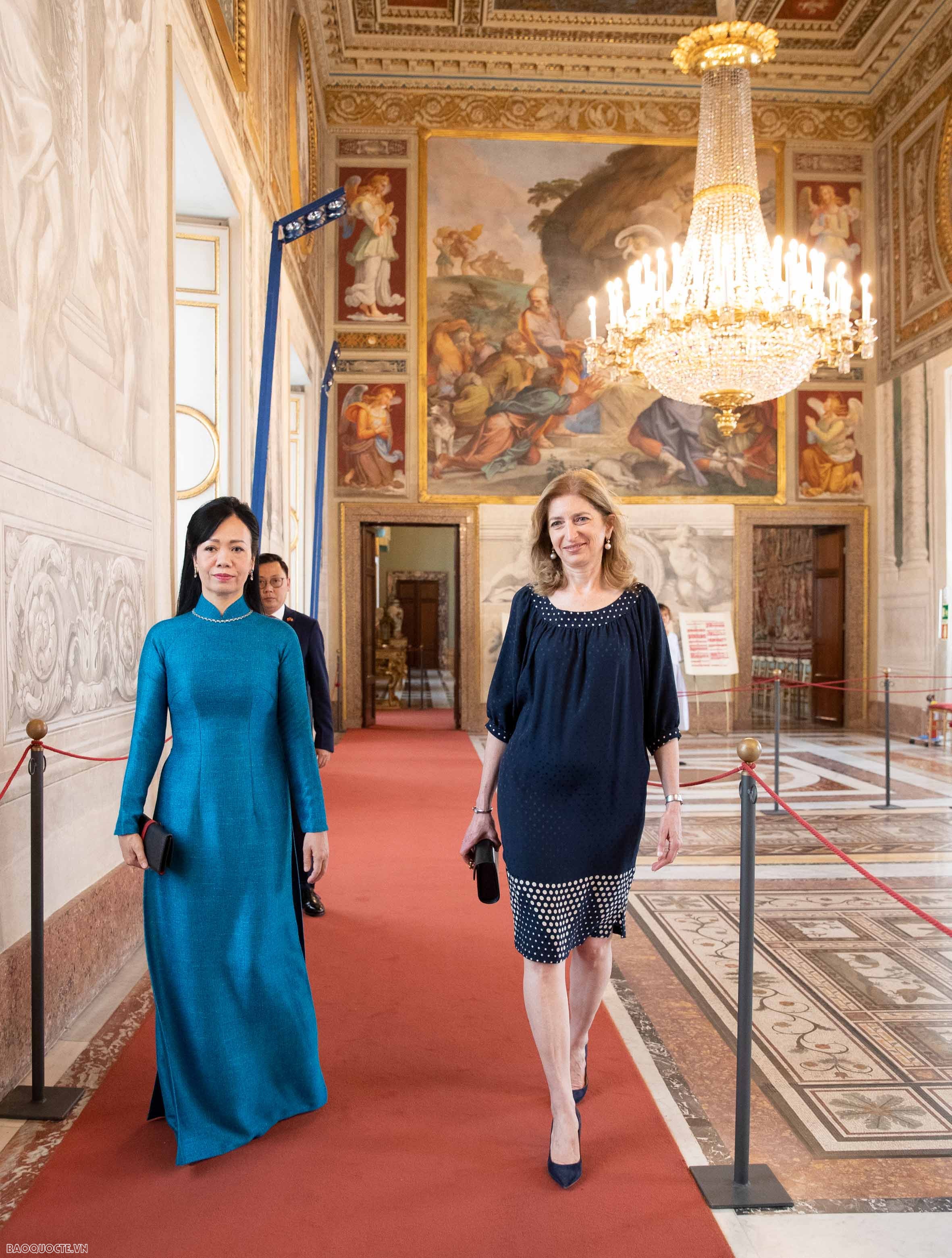 Phu nhân Chủ tịch nước tìm hiểu văn hoá, lịch sử đặc trưng của Áo và Italy
