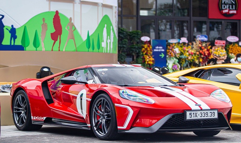 Một trong hai chiếc Ford GT về Việt Nam trong năm 2021, hiện đều nằm trong bộ sưu tập siêu xe của ông chủ cafe Trung Nguyên. Một trong hai chiếc Ford GT về Việt Nam trong năm 2021, hiện đều nằm trong bộ sưu tập siêu xe của ông chủ cafe Trung Nguyên.
