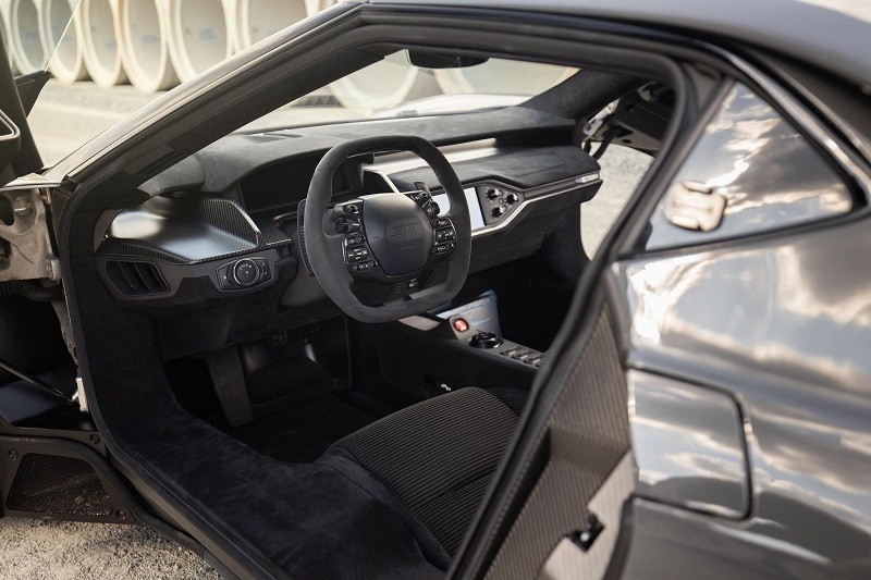 Cận cảnh siêu xe Ford GT thứ 3 vừa cập bến Việt Nam Cận cảnh siêu xe Ford GT thứ 3 vừa cập bến Việt Nam