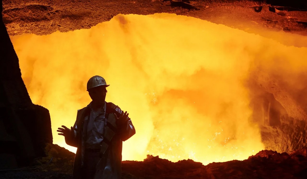 Ảnh ấn tượng (24-30/7): Tổng thống Nga gửi thư cho Chủ tịch Triều Tiên, một cây cầu đến Crimea bị không kích, dân Kiev trú ẩn, UAV tấn công Moscow