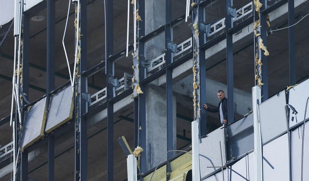 Ảnh ấn tượng (24-30/7): Tổng thống Nga gửi thư cho Chủ tịch Triều Tiên, một cây cầu đến Crimea bị không kích, dân Kiev trú ẩn, UAV tấn công Moscow