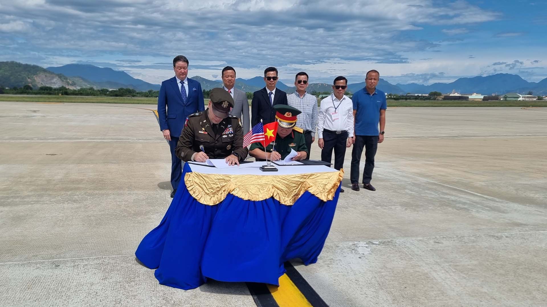 Đại diện phía Việt Nam đã bàn giao cho đại diện phía Hoa Kỳ một hòm hài cốt là kết quả hoạt động trong đợt hoạt động hỗn hợp lần thứ 151.