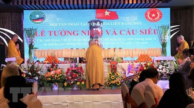 Người Việt tại Đức tri ân các anh hùng liệt sĩ Cộng đồng người Việt tại Đức tri ân công lao các anh hùng liệt sĩ