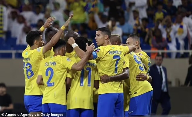 Ronaldo (số 7) mừng bàn thắng cùng đồng đội CLB Al Nassr. Ronaldo (số 7) mừng bàn thắng cùng đồng đội CLB Al Nassr.