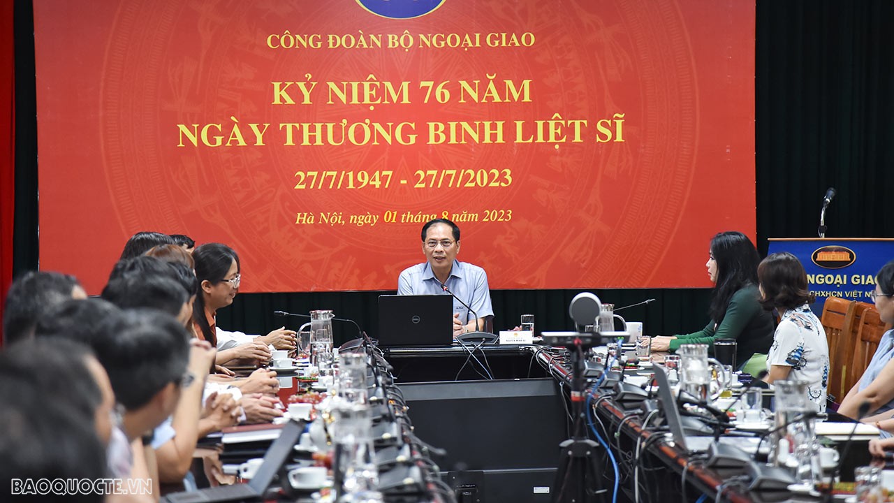 Bộ Ngoại giao gặp mặt, tri ân các cán bộ, nhân viên, người lao động là thân nhân gia đình thương binh, liệt sĩ Huy động mọi nguồn lực chăm lo cho người có công