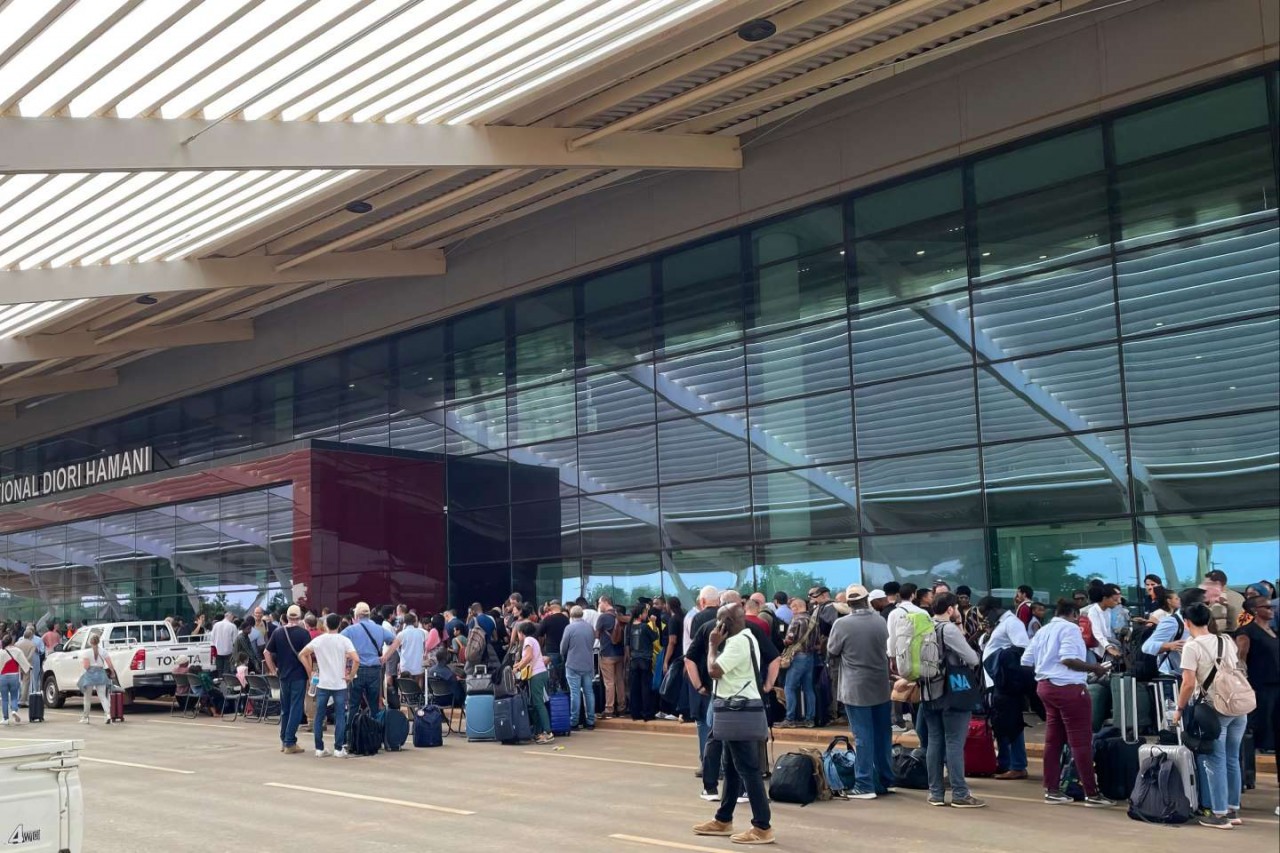 Niger mở lại biên giới trên bộ và trên không với 5 nước láng giềng, Pháp sơ tán thành công 262 người khỏi Niger