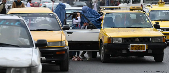 Phụ nữ Afghanistan: Đi taxi cũng chẳng dễ dàng! Phụ nữ Afghanistan: Đi taxi cũng chẳng dễ dàng!