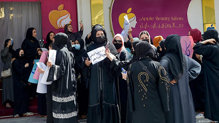 Phụ nữ Afghanistan: Đi taxi cũng chẳng dễ dàng! Phụ nữ Afghanistan: Đi taxi cũng chẳng dễ dàng!