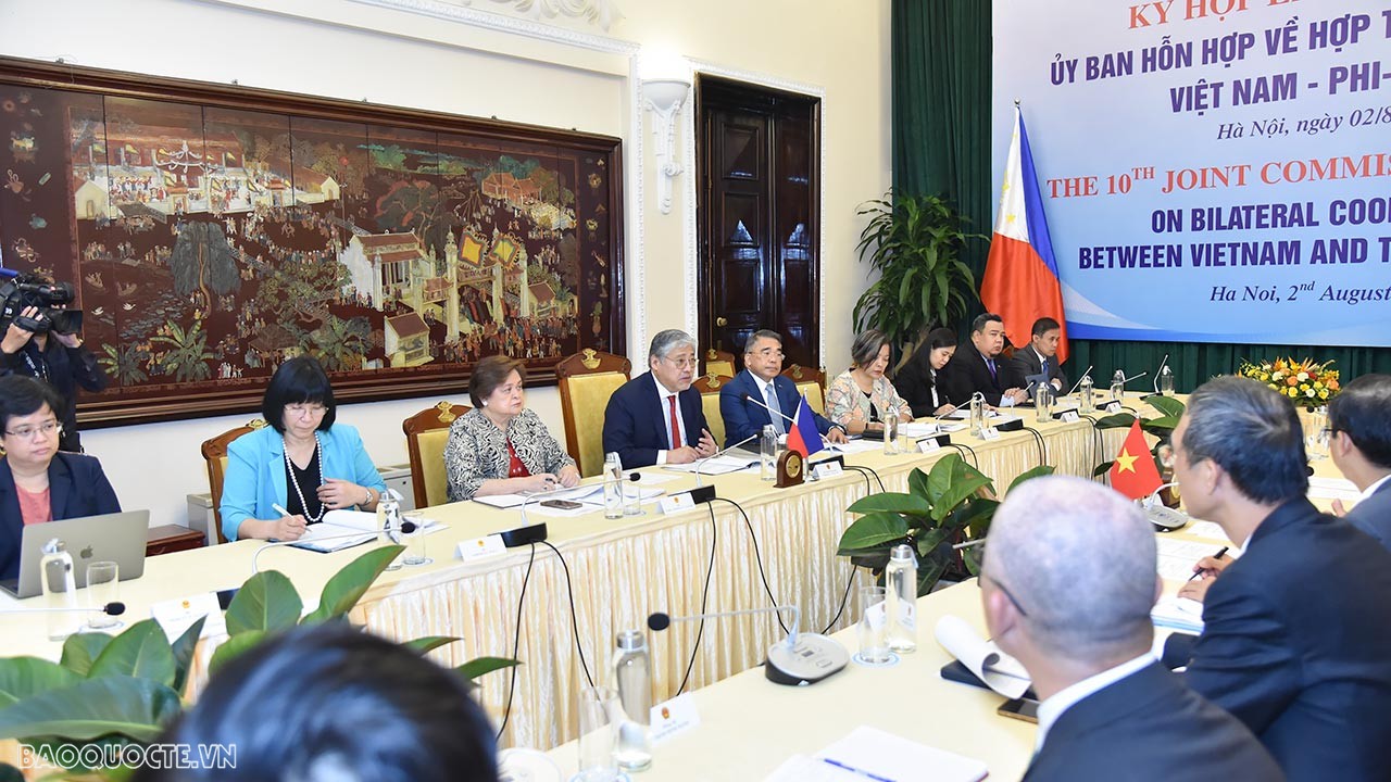 Bộ trưởng Ngoại giao Bùi Thanh Sơn đón, họp song phương với Bộ trưởng Ngoại giao Philippines Enrique Manalo