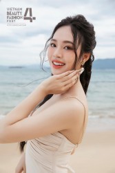 Phong cách nữ tính, gợi cảm của Á hậu Trịnh Thùy Linh